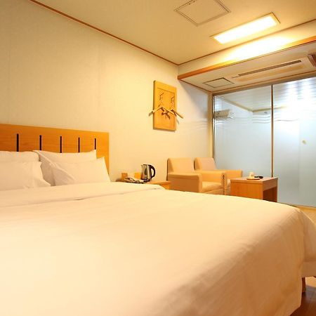 Prince Hotel Seoul Exterior photo
