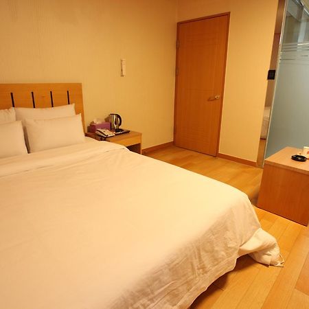 Prince Hotel Seoul Exterior photo