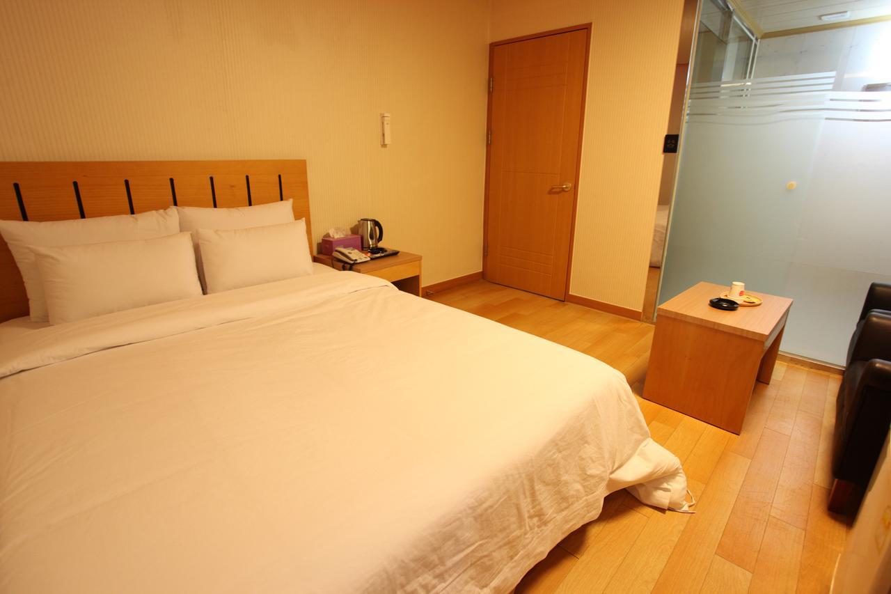 Prince Hotel Seoul Exterior photo