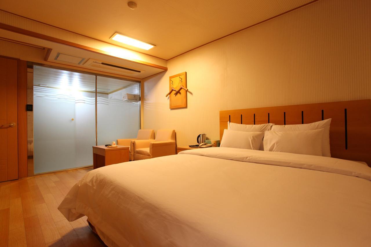 Prince Hotel Seoul Exterior photo