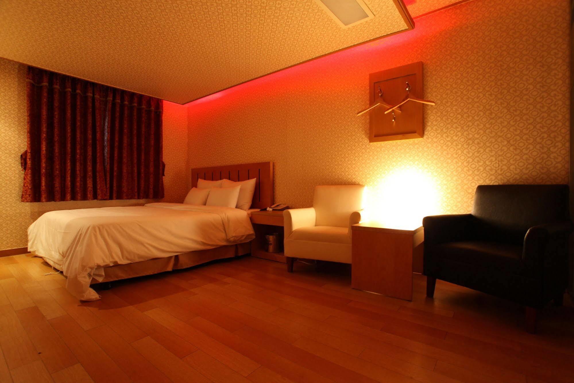 Prince Hotel Seoul Exterior photo