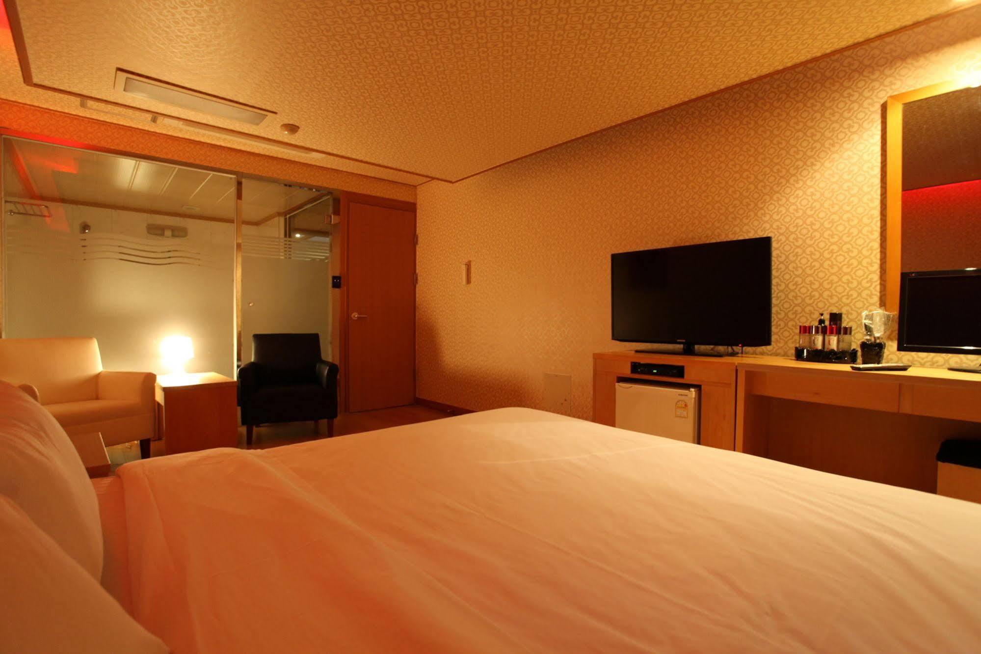Prince Hotel Seoul Exterior photo