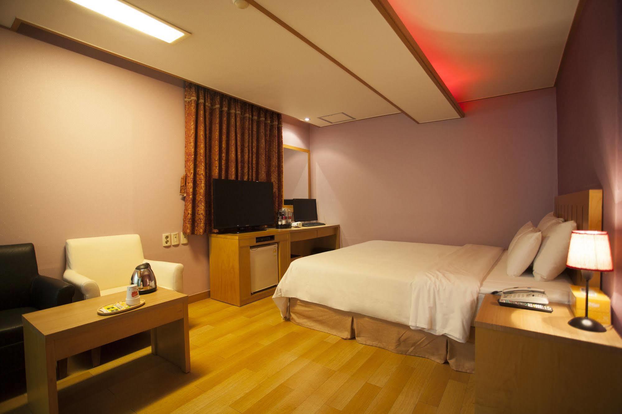Prince Hotel Seoul Exterior photo